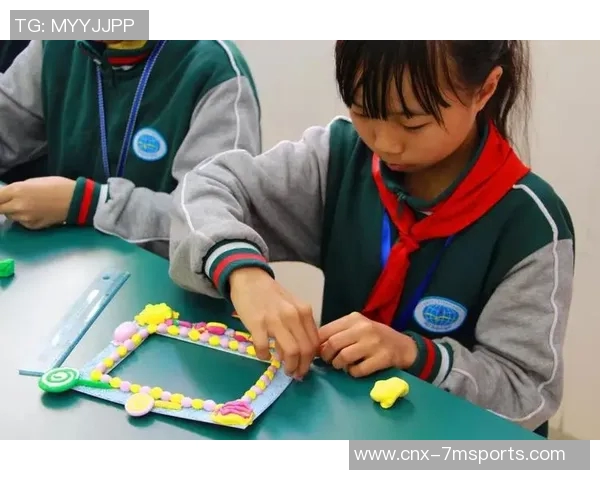 足球发箍的魅力与功能解析让你在球场上尽显风采与个性