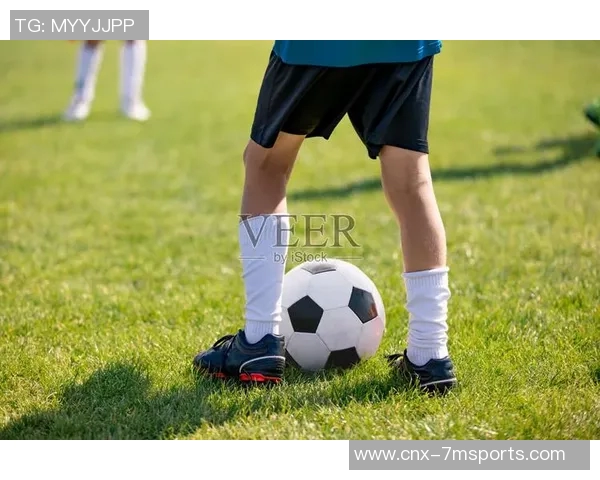 足球袜图片展示多样风格与功能选择让你在场上更具魅力与表现力